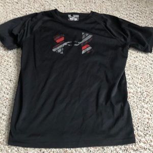 Youth xl black under armor tee shirt